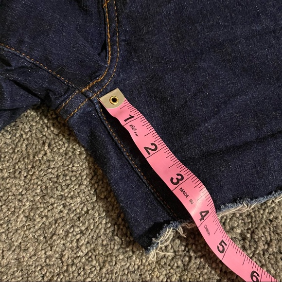 2/$20 🔵Dark Wash Levi Cutoff Shorts - Picture 6 of 6